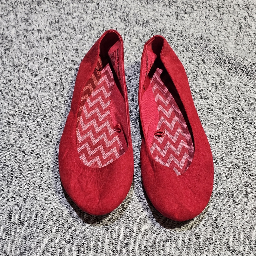 Ballet style red flat shoes sz 7.5